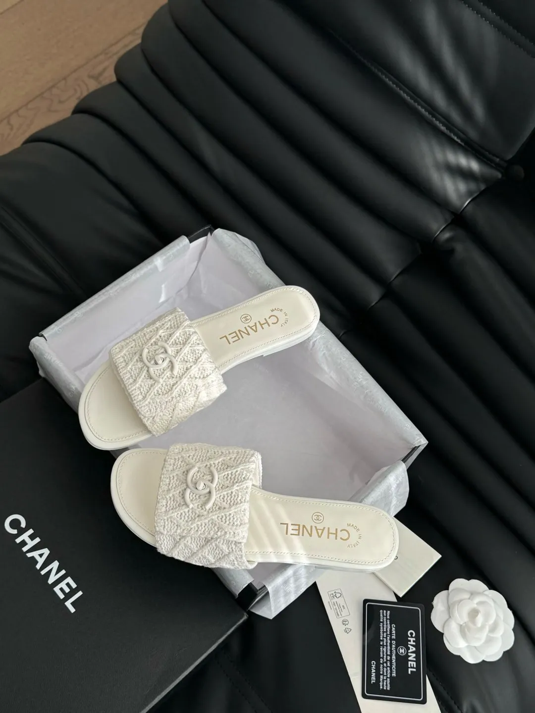👟👟Ex-factory price 400👟👟 Women's Shoes Women's Clothing Chanel 25C New School Bag Buckle Slippers Return of the classic school bag buckle design Special Vintage full of retro flavor Loafers have also grown to the aesthetic level Cowhide upper, sheepskin lining Original outsole Size: 35-39 40 41 42 Customized, non-refundable and non-exchangeable